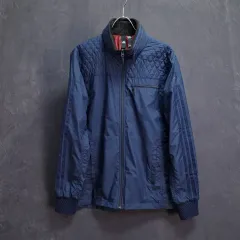 アディダス