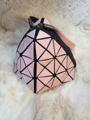 BAOBAO ISSEY MIYAKE シルバーポーチ - メルカリ