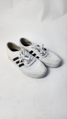 アディダス 白 3本線 スニーカー