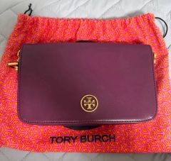 美品トリーバーチ ロビンソン スリム長財布 ブラック レディース 