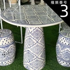 青と白のセラミックテーブル、スツール2脚　傘立て　丸形鉢　5点セット 青と白のセラミックテーブル、スツール2脚 傘立て 丸形鉢 5点セット