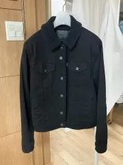 新品 LEVI'S ブラック シェルパ トラッカー ジャケットのサムネイル