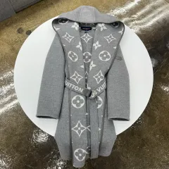 Louis Vuitton ルイヴィトン Tシャツ FACE コート 38 サイズのサムネイル