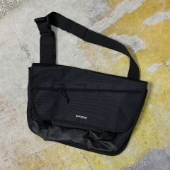 売り切り特価】ザノッタ パンチングレザークッションカバー - メルカリ
