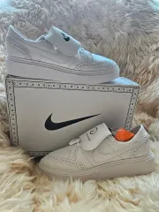 (280) NIKE ピースマイナスワン クウォンド 白のサムネイル