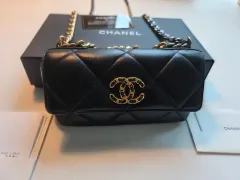 (百貨店購入) CHANEL シャネル F/W 21シーズン 19 フラップバッグ ブラック チェーン サングラスバッグのサムネイル