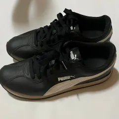 PUMA フォーム スニーカー
