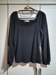 ブラック スクエアネック 長袖 Tシャツ