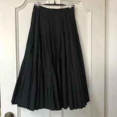 美品コムデギャルソンコムコム　上質サテンプリーツスカート コムデギャルソン コムコム 上質サテンプリーツスカート - メルカリ