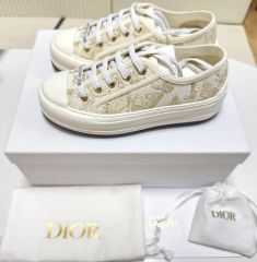 Dior フラワーモチーフ ホワイト モカシン - メルカリ