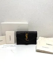 サンローラン カサンドラ マトラッセ エンボスド カードウォレット ゴールド (新モデル/S)