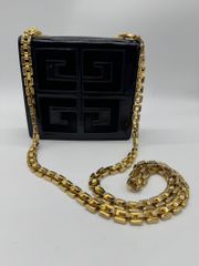 美品】GIVENCHYノベルティー/エナメル バニティケース - メルカリ