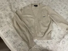ほぼ新品 A.P.C. アー・ペー・セー ロゴ Vネック カーディガン コットンカーディガン S ニットカーディガン apcのサムネイル
