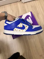 ナイキ x シュプリーム SB ダンク ロー ハイパー ブルー 275
