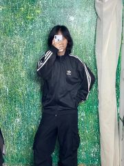 aespaニンニン着用 adidas ADILENIUMトラックトップ - メルカリ
