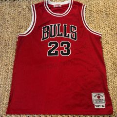 新品 Mitchell & Ness ブルズ ジョーダン レッド M - メルカリ