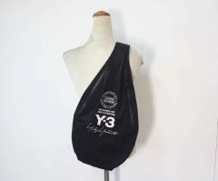 極美品・ほぼ未使用】Y-3 多語言スタックロゴ スリングバッグ ボディ