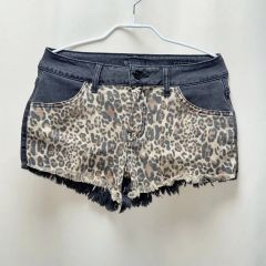 旧d.i.a.　タグ付き、ヒョウ柄２wayショートパンツ 旧d.i.a. タグ付き、ヒョウ柄2wayショートパンツ - メルカリ