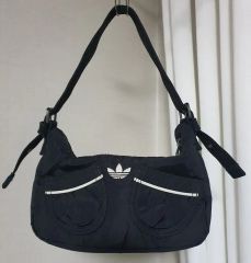 ネル様☆ adidas軽量ショルダーバッグ ドラッグストアーズジャケット 