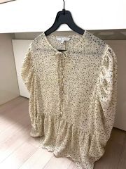 新品未使用・タグ付き‼️立体フラワー刺繍 ペプラムブラウス 半袖