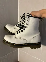 DR. MARTENS 8ホール 白