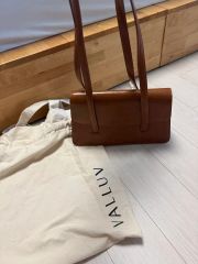 お値下げ 入手困難 valextra ブラウンレザー ショルダーバッグ - メルカリ
