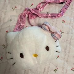 レア】雪うさぎキティちゃん ネックストラップ付き携帯ケース - メルカリ