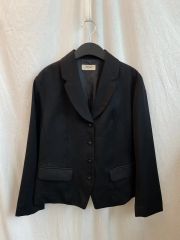 s*.様 美品‼️ ISSEY MIYAKE マオ ノーカラージャケット SUL - メルカリ