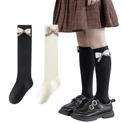 【新品】 [QINTIAN] キッズ 靴下 ガールズ カーフソックス 黒 白 女の子靴下 2足セット 子供フォーマル服用 学生 ハイソックス お姫様 可愛い リボン 入学式 卒業式 発表会 通園 通学 綿 (JP, アルファベット, M, 白黒リボン)