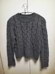 新品 ケーブル編みセーター グレー