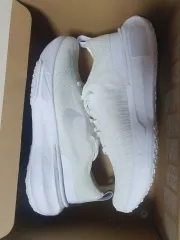 新品 NIKE ナイキ ズームX インヴィンシブル ラン フライニット 3 白(255size)