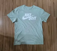 ナイキの半袖Tシャツ