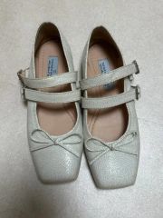MINNETONKA シルバー メリージェーンフラットシューズ 25M01 - メルカリ