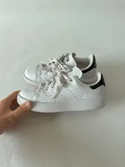 230 アディダス(adidas) スタンスミス