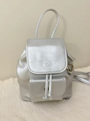 美品】本革 牛革 リュック A4可 通勤 シルバー 上質 カワカラ - メルカリ