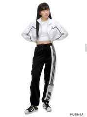 twice モモ 着用 adidas ジャージ パンツ - メルカリ