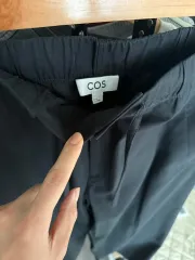 COS ブラック パンツのサムネイル