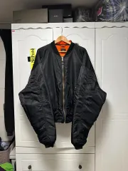 VETEMENTS ヴェトモン ブルゾンのサムネイル