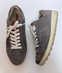 PRADA プラダ スエード ベージュ 7.5スニーカー - メルカリ
