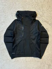 ウィメンズ S NIKE STORM-FIT フード アノラック ジャケット ブラックのサムネイル