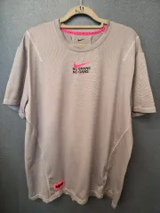 ナイキの半袖Tシャツ
