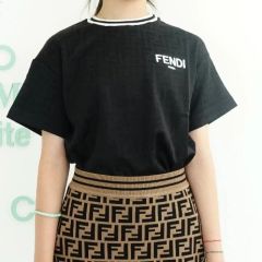 FENDI ミニ丈 ロゴ tシャツ 明日花キララ 三上悠亜Rちゃん 着用 - メルカリ