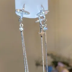 ピアス レディース 星 スター 揺れる ロング チェーン キラキラ ラインストーン 上品 華やか フェミニン 小顔効果 韓国風 デート カフェ お出かけ 女子会 夜景 パーティー 結婚式 二次会 春 夏 秋 冬 誕生日 記念日 プレゼント 人気 アクセサリー