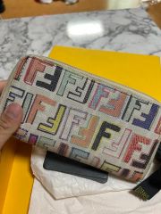 希少】FENDI 長財布 ラウンドファスナー ズッカ柄 マルチカラー PVC