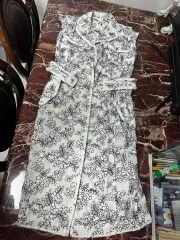 トム・ブラウン 正規品 リミテッドエディション レディース 花柄刺繍パターン ノースリーブ ジャケット ロング丈 百貨店購入のサムネイル