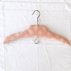 花柄布製マネキン 木製スタンド付き - メルカリ