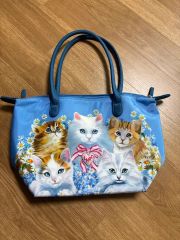 C238 保管品 キティちゃんのカゴバッグ 蝶モチーフ これからの時期に