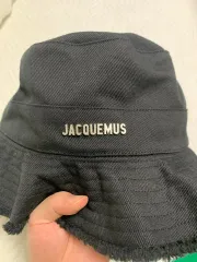 JACQUEMUS ジャックムス ブラック バケットハットのサムネイル