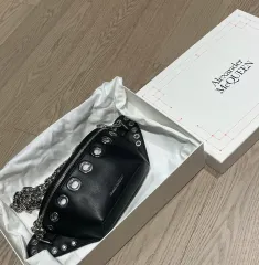 アレキサンダー・マックイーン エンブロイダリー クロスバック (新品)のサムネイル
