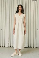ワンピース ENOF ace v cut onepiece ecru 02 ENOF ace v cut onepiece. - メルカリ